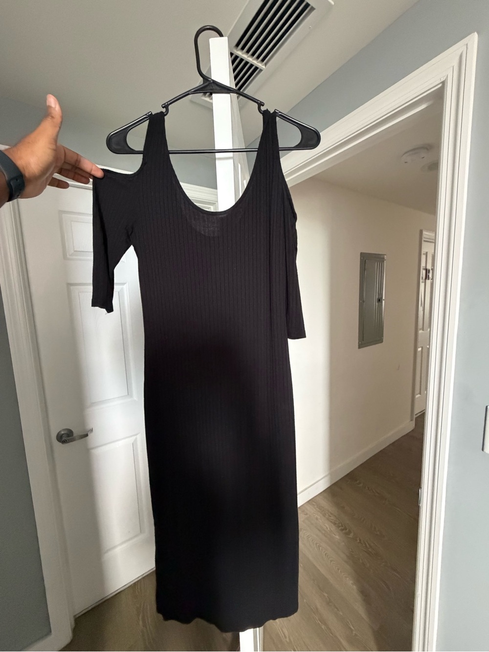 Black Ribbed Cold-Shoulder Maxi Dress - Unbranded